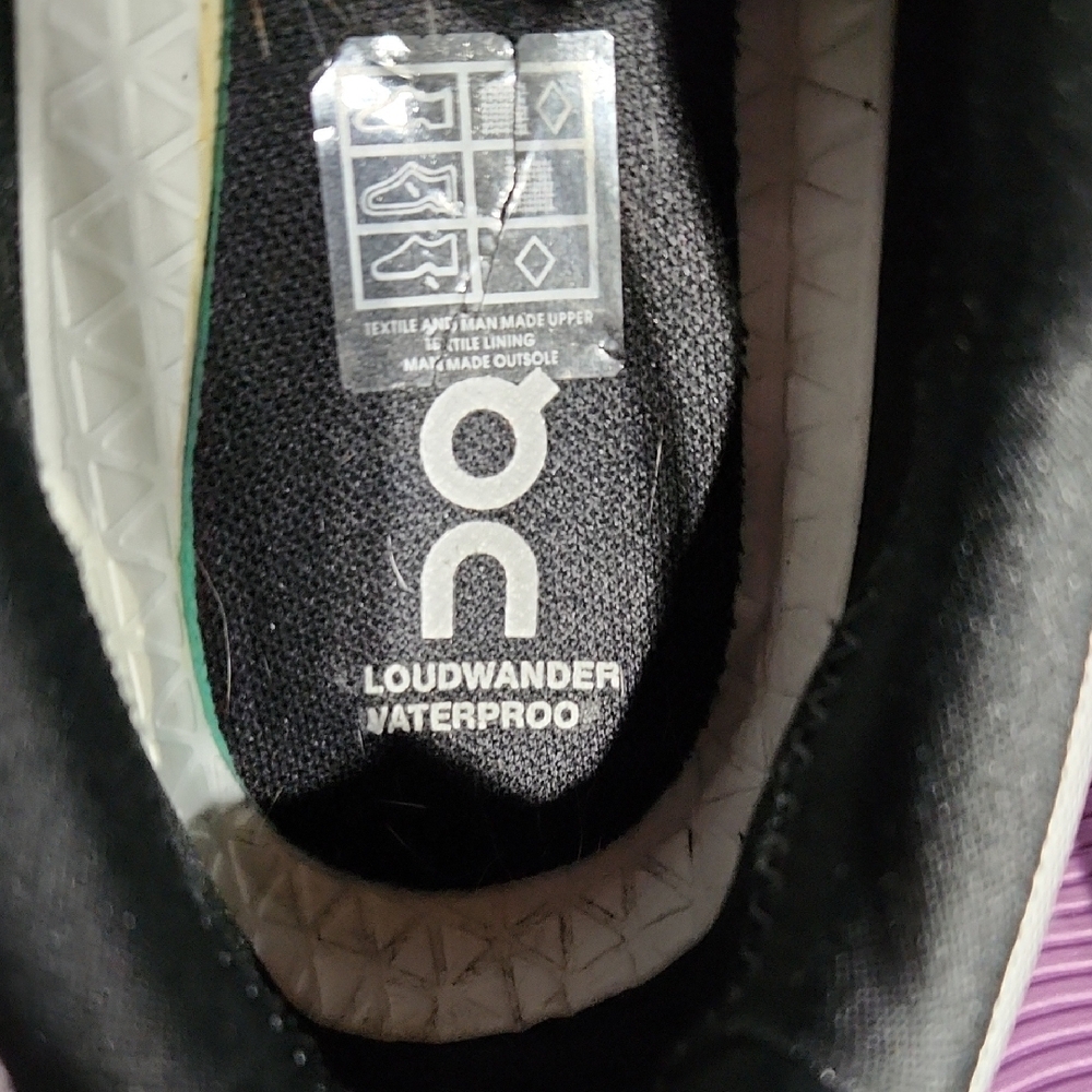 On Running Men's Shoes in White and Black - Picture 2 of 10